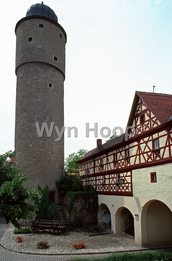 Main Ochsenfurt Turm km271,2 15-46-11-261.jpg - Ochsenfurt Nikokausturm, Main-km 271,2